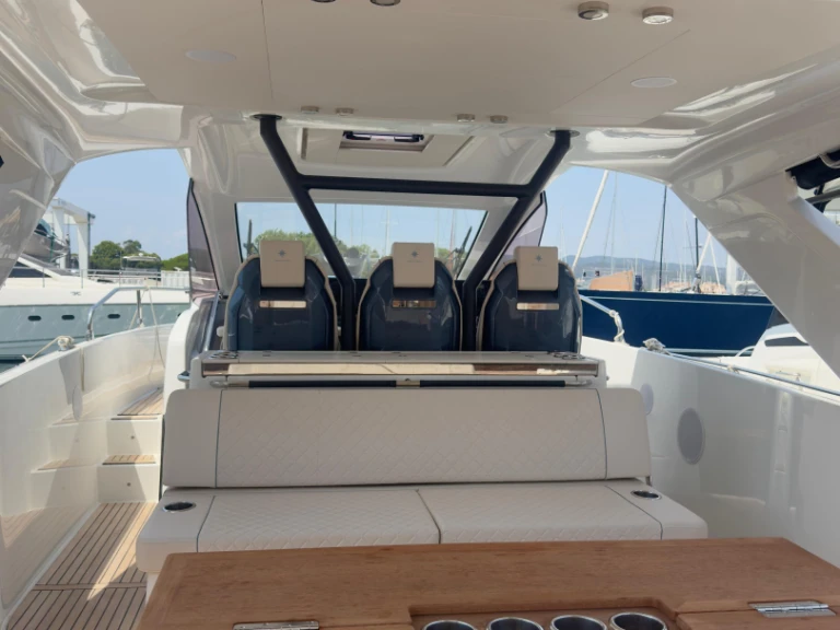 Yacht hire Port Cogolin cheap DB 37