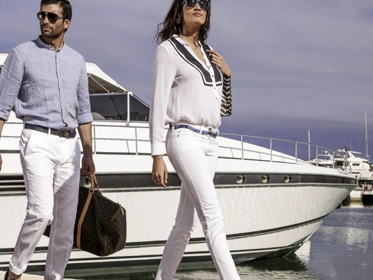 Yacht hire Allyene cheap Leopard 72 Sport