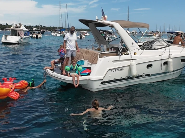 Yacht hire Mandelieu-la-Napoule cheap Leader 8