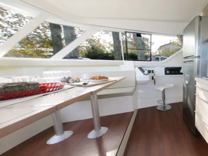 Le Boat Vision3 Master charter bareboat or skippered in  Homps