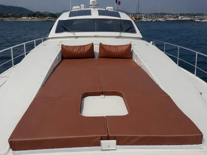 Hire Luxury Yacht Arno Leopard with a boat licence