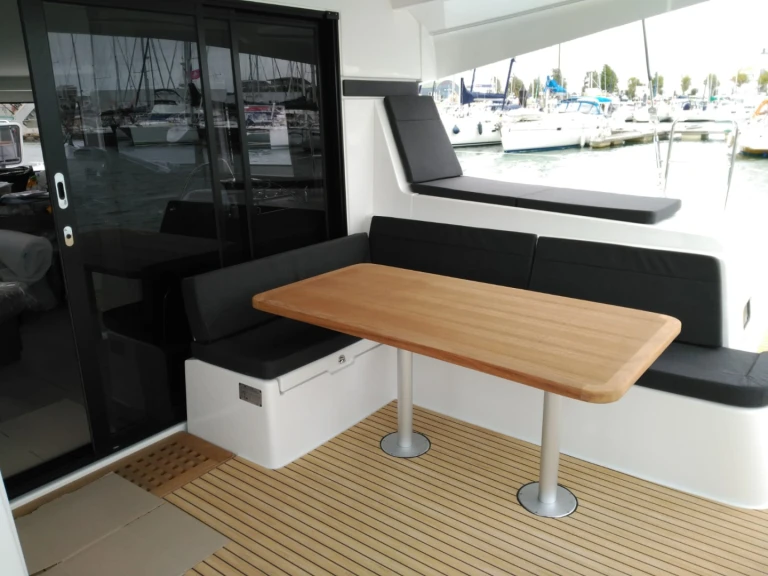 Hire Catamaran Lagoon with a boat licence