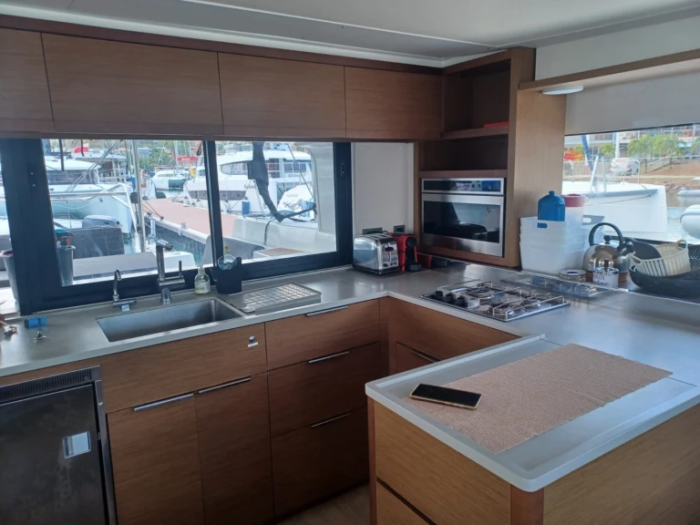 Hire Catamaran Lagoon with a boat licence