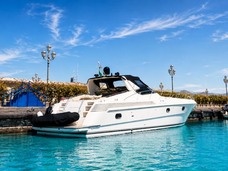 Hire Luxury Yacht with or without skipper Cantieri-Di-Sarnico Milazzo