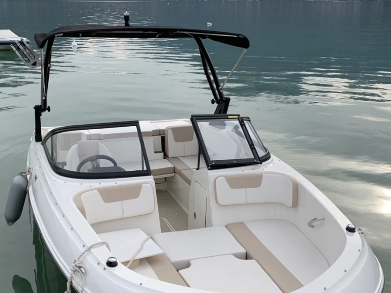 Bayliner VR4 charter bareboat or skippered in  Annecy