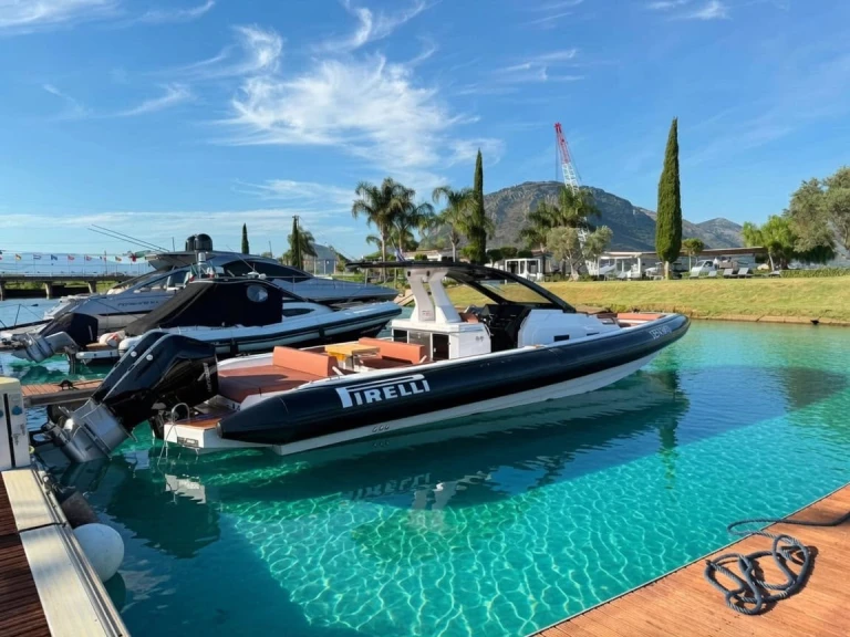 Motorboat to hire Cannigione at the best price