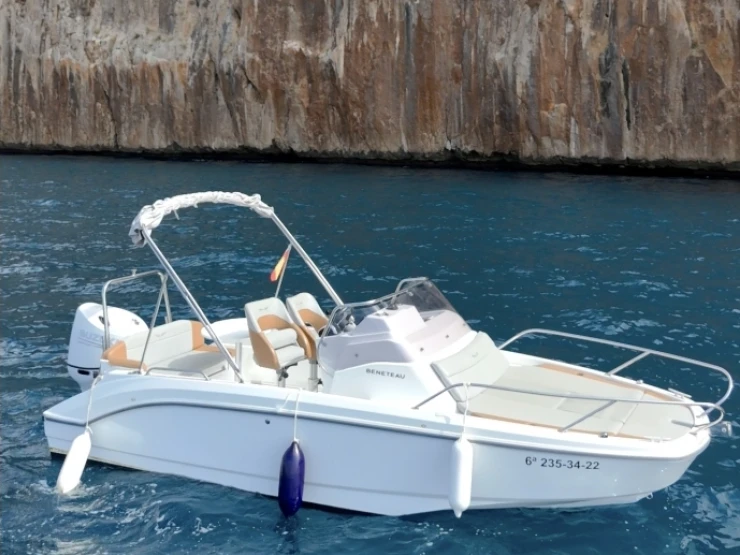 Charter a Bénéteau Flyer 6 SUNdeck in Altea on Samboat