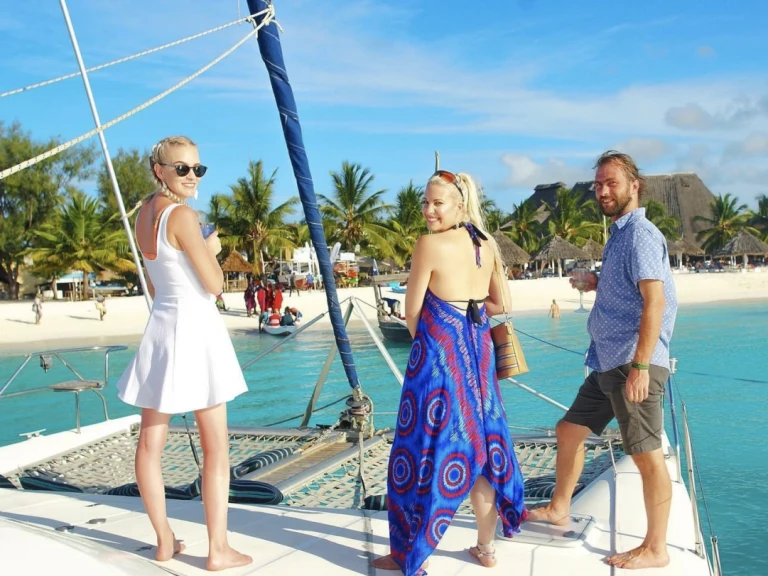 Luxury Yacht to hire Bahía Culebra at the best price