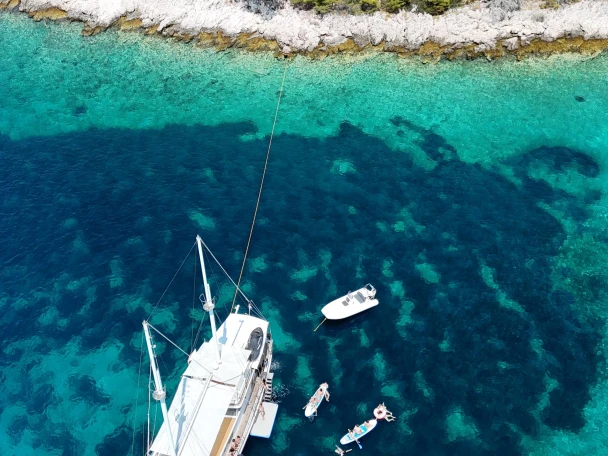 Sailboat hire in Split - Traditional 82