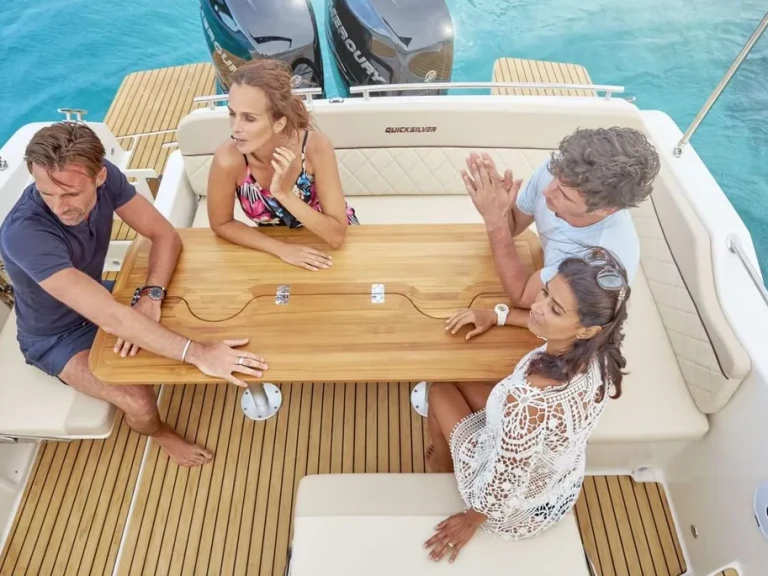 Motorboat hire in Marseille - Quicksilver Activ 875 Sundeck