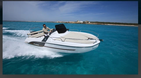 Hire Motorboat Bénéteau with a boat licence