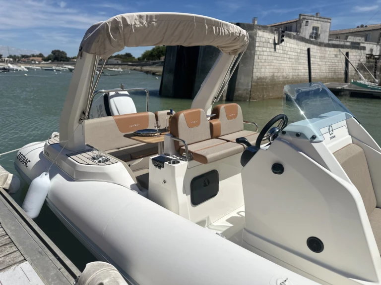 Hire a Zodiac Medline 7.5 La Flotte