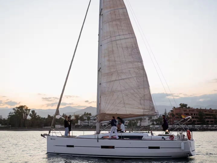 Sailboat to hire Puerto Banús at the best price