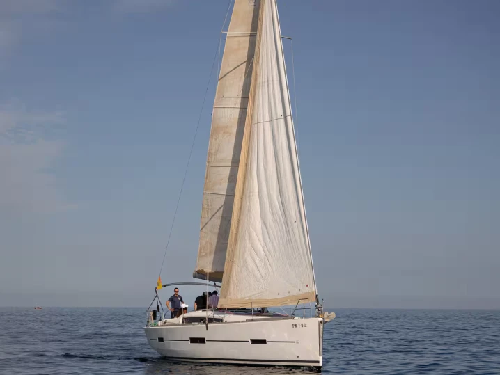 Yacht charter Puerto Banús - Dufour Dufour 410 Grand Large on SamBoat