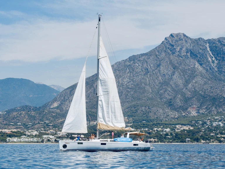Hire Sailboat Bénéteau with a boat licence