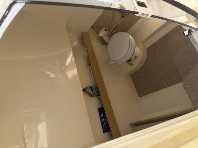 Yacht charter Portimão - Invictus  280 SX on SamBoat