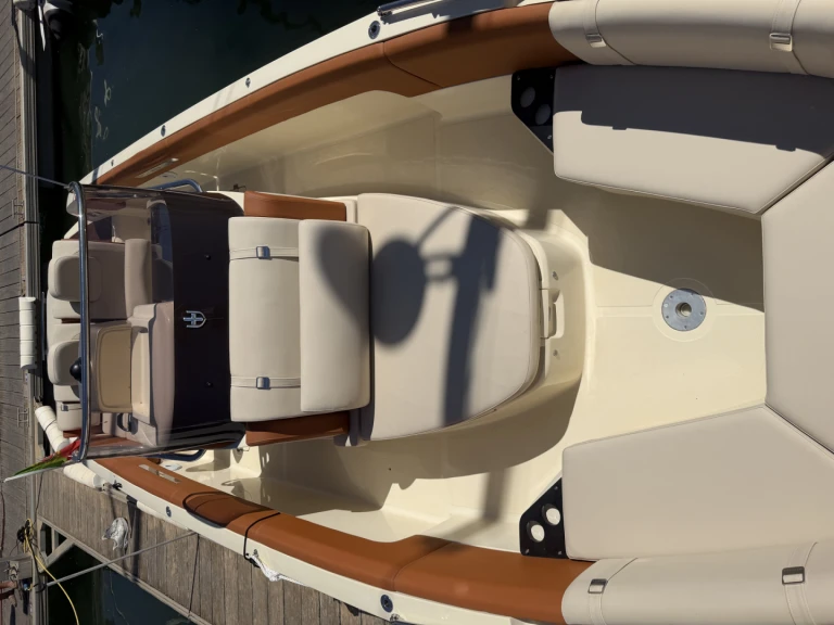 Hire a Invictus  280 SX Portimão