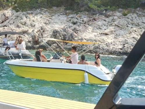 Yacht hire Hvar cheap Eden 18