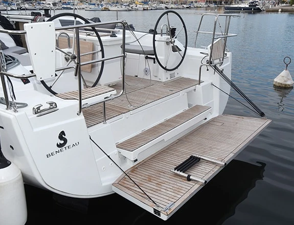 Yacht hire Le Marin cheap Oceanis 40.1