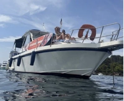 Yacht hire Cannes cheap 920