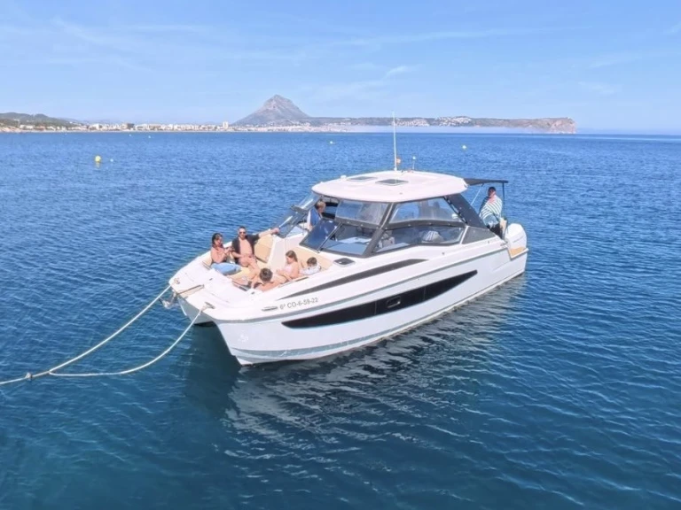 Hire a Aquila Aquila 32 Sport Dénia