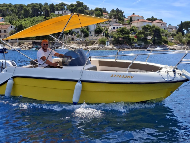 Charter a Marinello Eden 18 in Hvar on Samboat