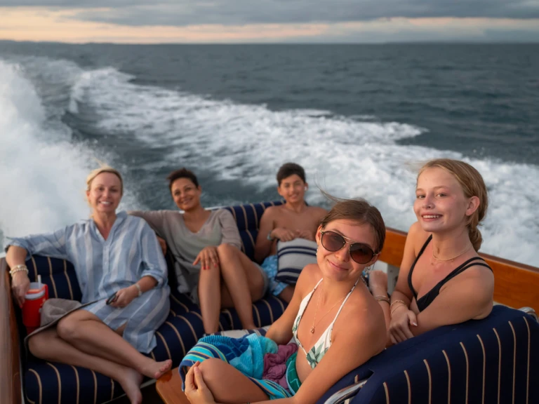 Charter a Custom Made custom in Bahía Herradura on Samboat