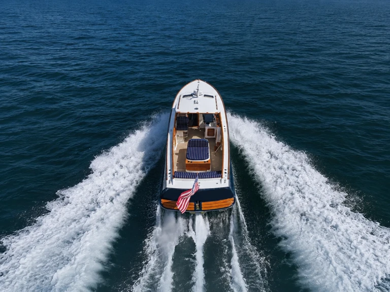 Yacht hire Bahía Herradura cheap custom