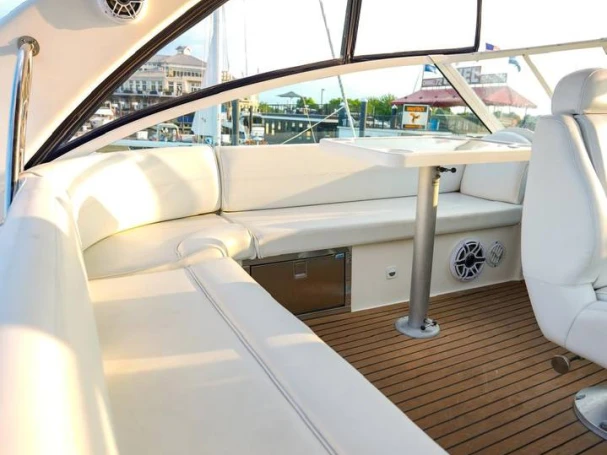 Motorboat to hire New York (City) at the best price