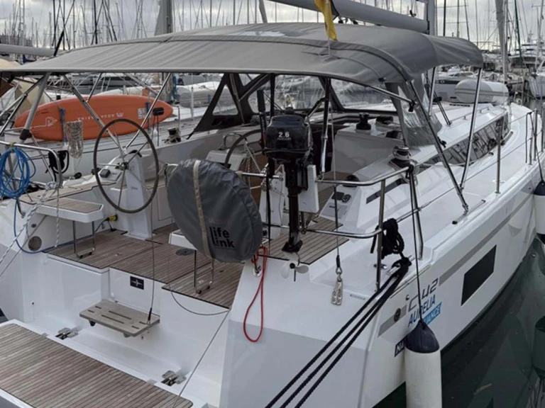 Hire Sailboat with or without skipper Bavaria Golfo Aranci
