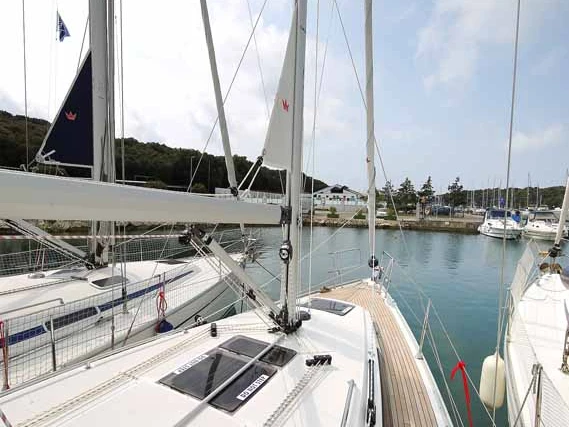 Hire a Bavaria Cruiser 34 Pula