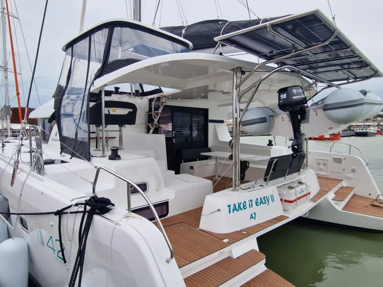 Yacht hire Bonifacio cheap Lagoon 42