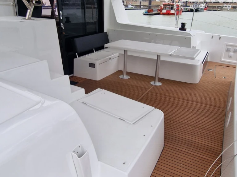 Charter a Lagoon Lagoon 42 in Bonifacio on Samboat