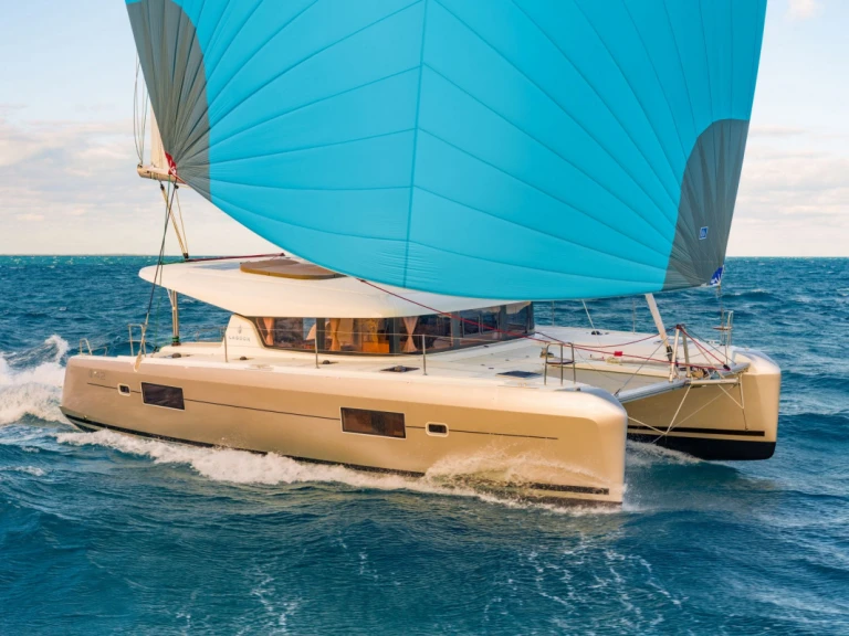 Hire Catamaran Lagoon with a boat licence