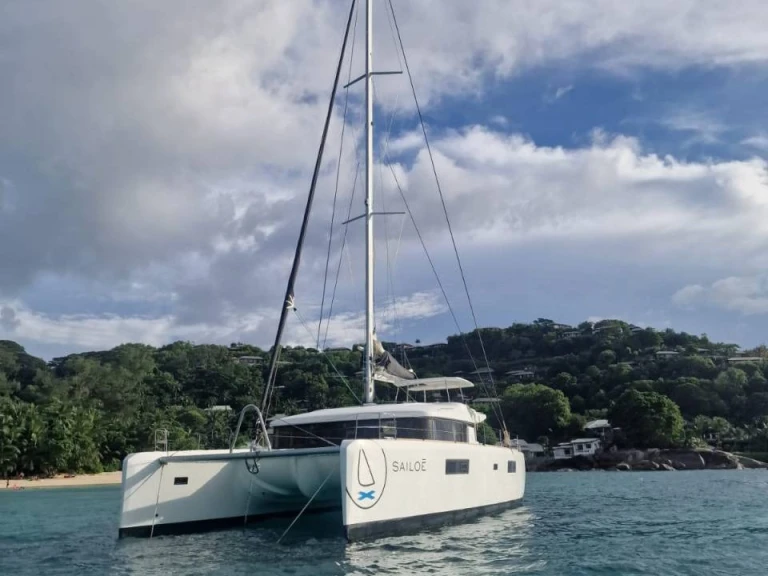 Yacht charter Bonifacio - Lagoon Lagoon 52 on SamBoat