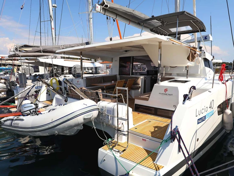 Catamaran hire in Pula - Fountaine Pajot Lucia 40