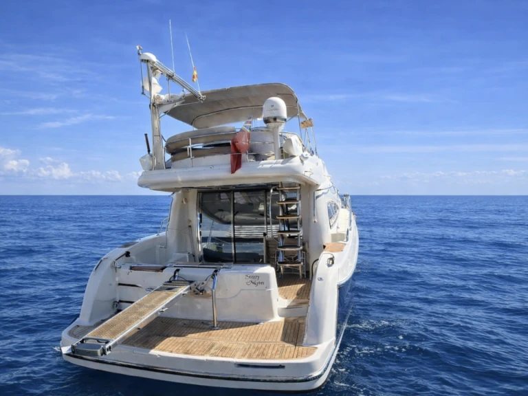 Hire Luxury Yacht Cranchi with a boat licence