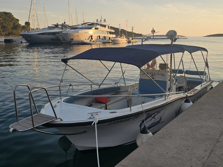Hire a Nautique Correct Craft Ski Nautique 196 Trogir