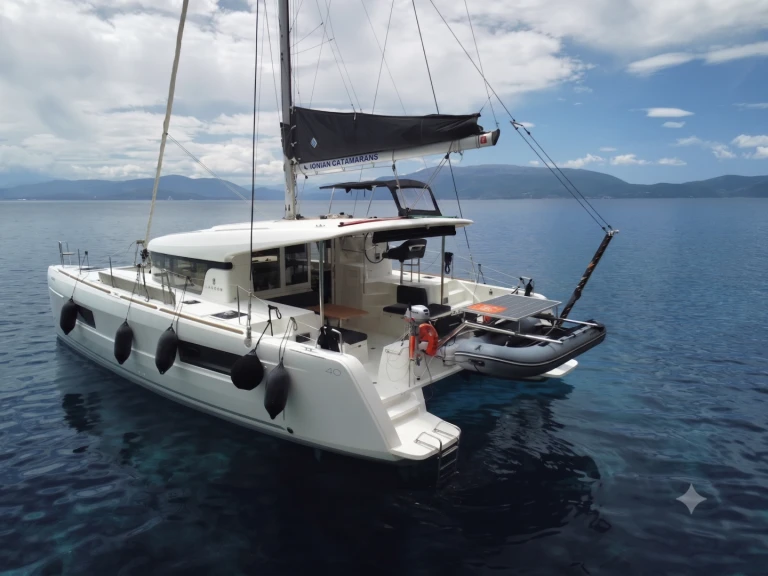 Catamaran to hire Lefkáda at the best price