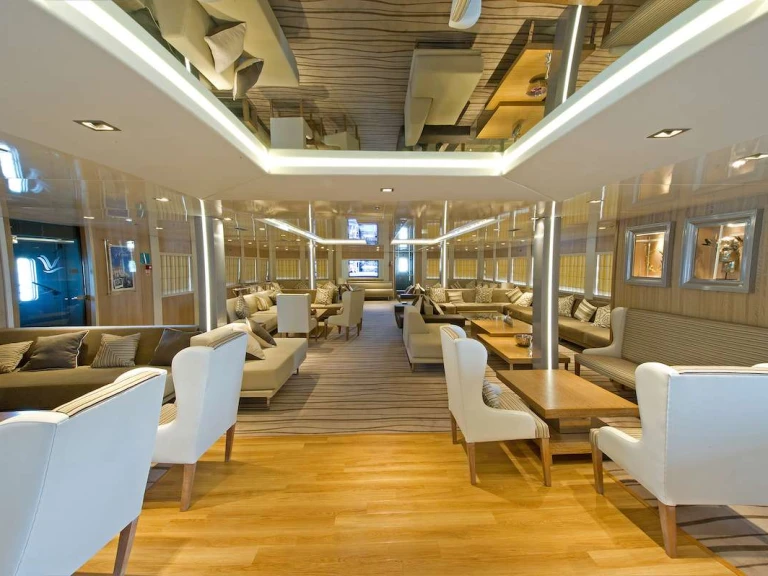 Luxury Yacht to hire Naples at the best price