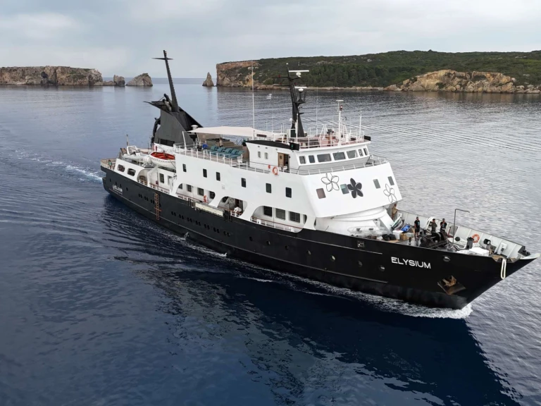 Luxury Yacht to hire Greece at the best price