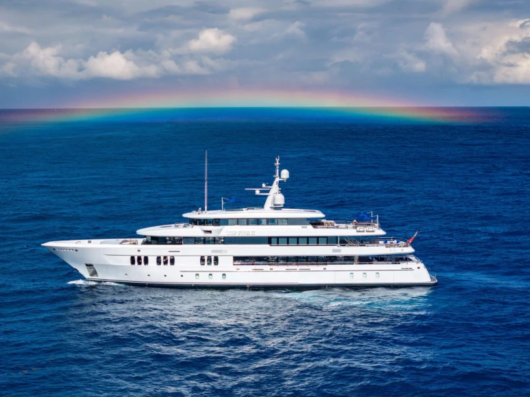 Luxury Yacht to hire Bahamas at the best price