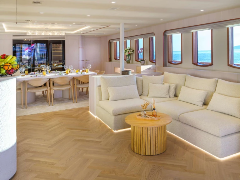 Luxury Yacht to hire Skradin at the best price