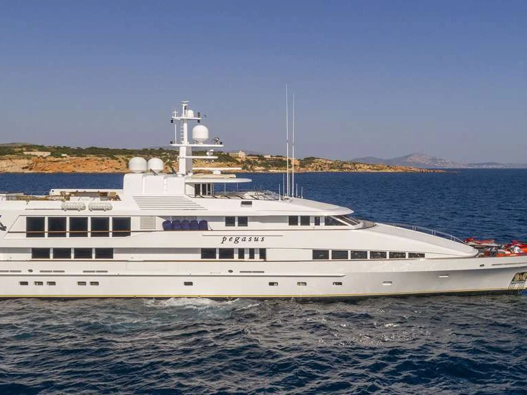 Luxury Yacht to hire Athens at the best price