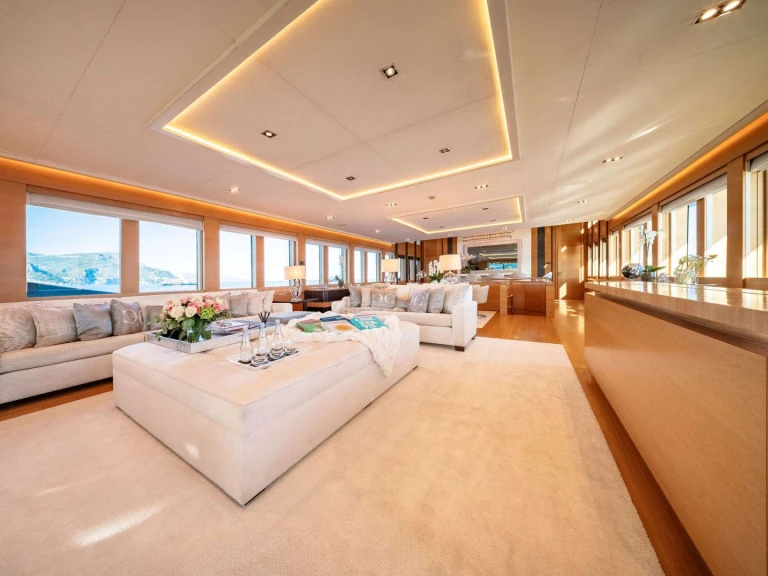Yacht charter San Remo - Palmer Johnson DB9 on SamBoat