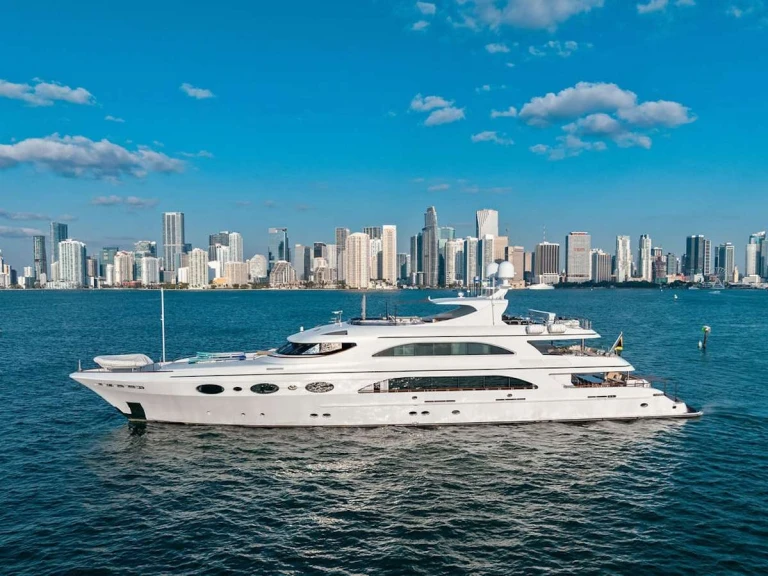 Hire Luxury Yacht Trinity with a boat licence