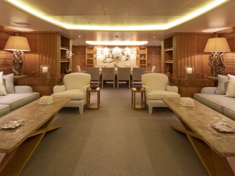 Luxury Yacht to hire Piraeus at the best price