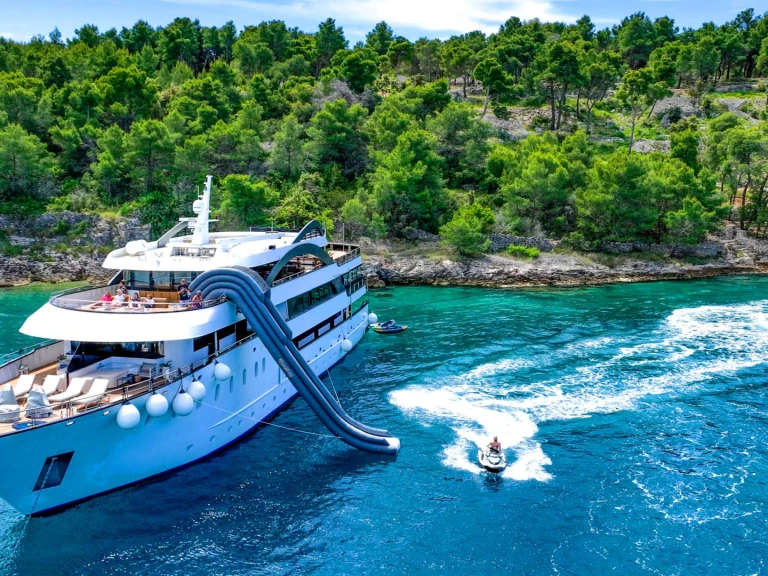 Luxury Yacht to hire Split at the best price