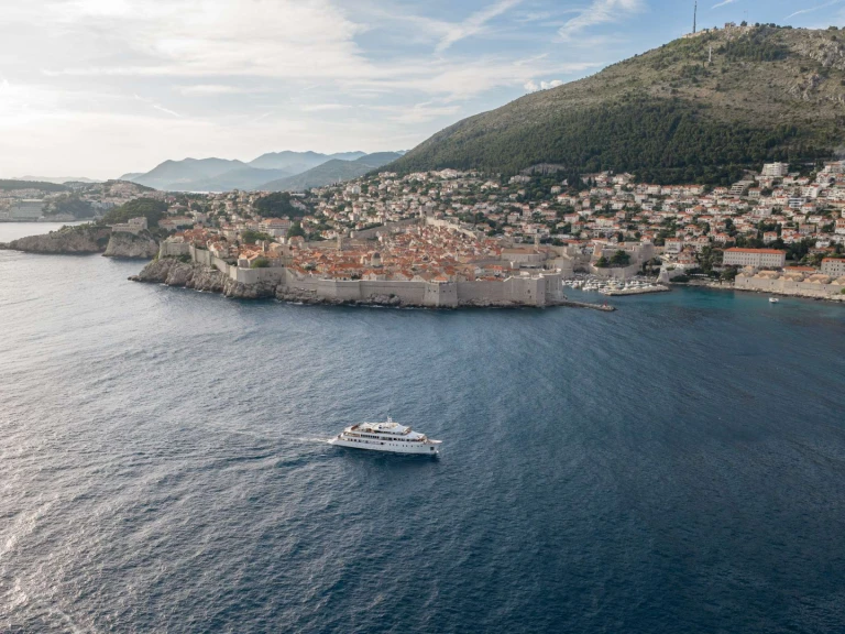 Yacht hire Split cheap YOLO
