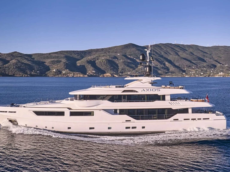 Hire Luxury Yacht Admiral - It with a boat licence